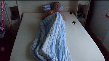 Dicker MILF Besuch am Totensonntag 1 ** Ausziehen - Streicheln **