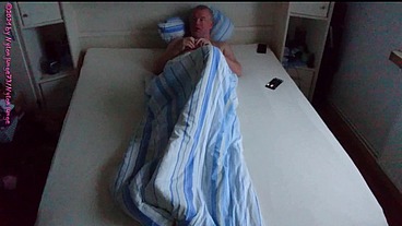 Dicker MILF Besuch am Totensonntag 1 ** Ausziehen - Streicheln **