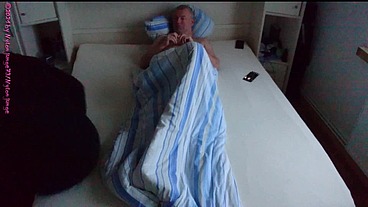 Dicker MILF Besuch am Totensonntag 1 ** Ausziehen - Streicheln **