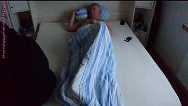 Dicker MILF Besuch am Totensonntag 1 ** Ausziehen - Streicheln **