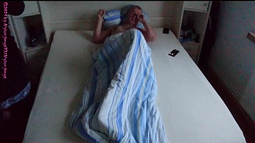 Dicker MILF Besuch am Totensonntag 1 ** Ausziehen - Streicheln **