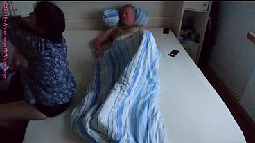 Dicker MILF Besuch am Totensonntag 1 ** Ausziehen - Streicheln **
