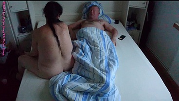 Dicker MILF Besuch am Totensonntag 1 ** Ausziehen - Streicheln **