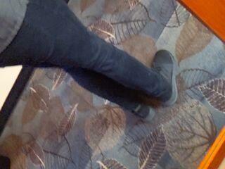 Showing off my legs and ass in skinny jeans