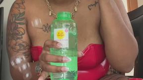 Temptress Mango's Bubble Butt: Bubble Blowing, Latex, Fishnet, Giantess, Ass Worship