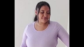 agente de inmobiliaria vende propiedad ofreciendo su caliente co&ntilde_o