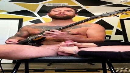Trend : Str8 Playing The Guitar Without Throwing Milk   Indian