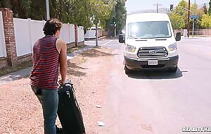Bus 'n nut, Abella Danger
