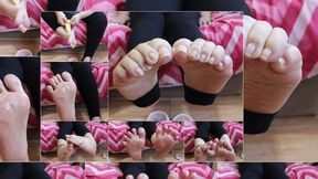 Dolce Amaran's Oiled Soles- FOR MOBILE DEVICES USERS - TOE WIGGLING - NAIL FETISH - BAREFOOT - TOES - BIG TOE - OIL - OILED SOLES