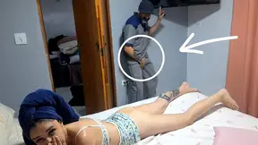 Amateur GF gives steamy blowjob to cable TV technician