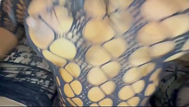 chamamos um rapaz pra nos satisfazer, mas o pau dele era muito pequeno ent&atilde_o fizemos ele escravo inutil e humilhamos ele (COMPLETO NO RED)