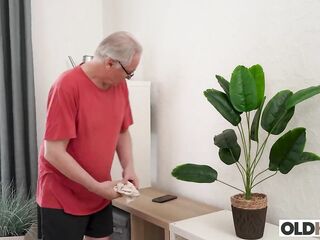 Sure, your Daughter can Stay here for 2 Days! Breiny Zoe at OldHans