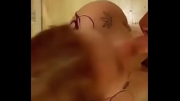 Ruivinha chupando gostoso