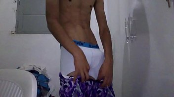 Magrinho Gostoso Batendo Punheta