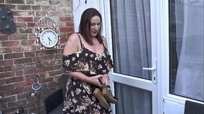 Amateur BBBW wife gets soaked in garden pee