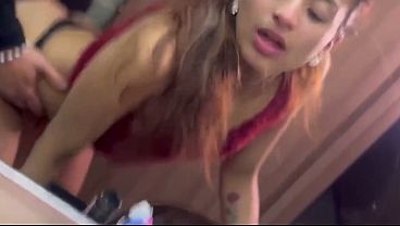 ella se gana un aumento con su jefe