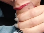 Faccio un pompino a mio marito in macchina per farmicomprare dei vestiti nuovi video completo su OF