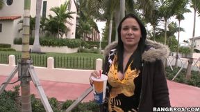 Amazteur teen 18+ bitch Fernanda agreed to go somewhere in stranger's car