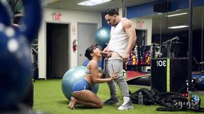 ”Gym Fiend PUA Caught in Action w Buxxom Ho”