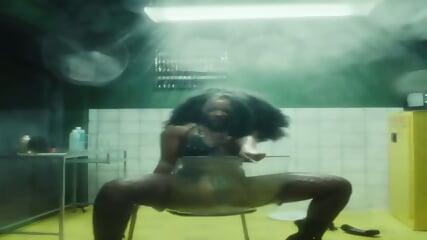 THICK EBONY SINGER 6