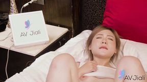 Lin Siyu and Friend Go for a Ride to a Hotel Where They Fuck All Afternoon