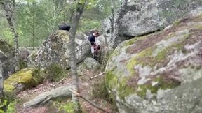 pam organise un trio dans les montagnes avec un amie