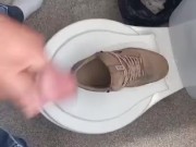 Gozando nas botas no banheiro do trabalho, cum into work boots at works bathroom