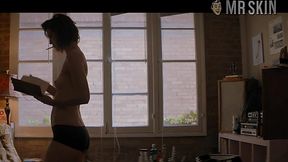 Posing all topless hot AF actress Mary Elizabeth will mesmerize you