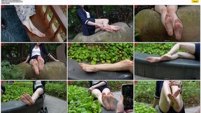 Beautiful and tall dance teacher Jiujiu casually and generously shows her fair legs and beautiful feet in the park