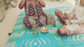 Domowy masturbacja z dużych cycków Latynoska gospodyni domowa z ogromnymi sutkami przed analnym pierdoleniem