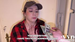 Delivery girl agreed to test my dick with her cunt