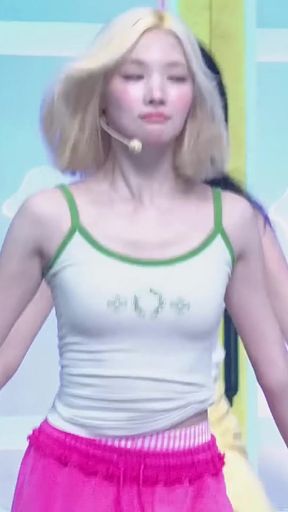 K-pop cutie shows off her cute pretty looks