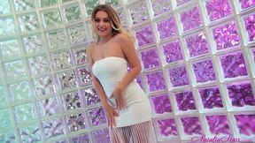 sassy blondie! natalia starr disrobes & toys with herself!