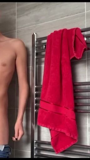 A fountain of cum in the tub