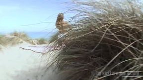 Amateur blonde Lucy masturbates on the beach