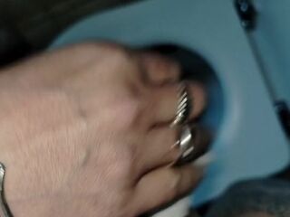 Latin pair pee for everybody with fetish