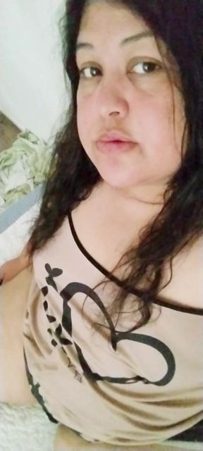 Bridivine flashes her plump cute Cunt
