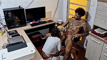 acordei com tesao de madrugada e pedi pro meu meio-irmão me foder gostoso
