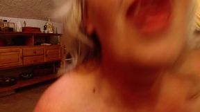 American MILF dawnskye1962 gets kisses and fingered to orgasm
