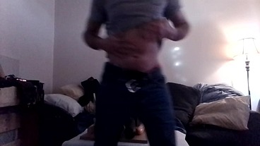 @Kink Y boy vous fait un strip-tease en préliminaire