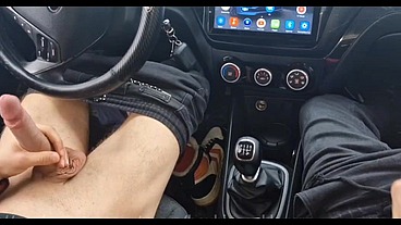 A random passerby got into the car and jerked off the taxi driver to cum!