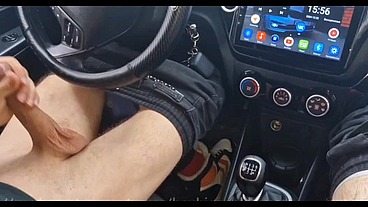 A random passerby got into the car and jerked off the taxi driver to cum!
