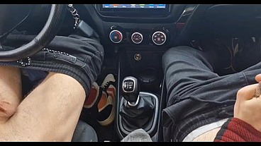 A random passerby got into the car and jerked off the taxi driver to cum!