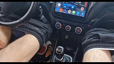 A random passerby got into the car and jerked off the taxi driver to cum!