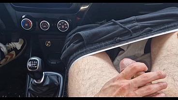 A random passerby got into the car and jerked off the taxi driver to cum!