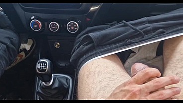 A random passerby got into the car and jerked off the taxi driver to cum!