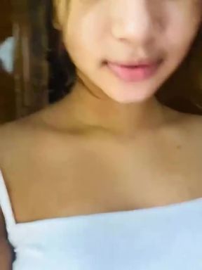 Virgin on onlyfans shows off her desi tits and pussy
