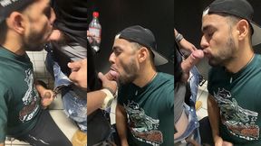 motoboy hetero com pica grossa e bem branquinha mandou eu ficar de joelhos no banheiro, fiquei e mamei.