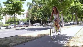 Blonde MILF and Curvy Brunette Share Fat 20cm Cock in Threesome Fuck Frenzy!