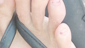 Bare toes in flip flops